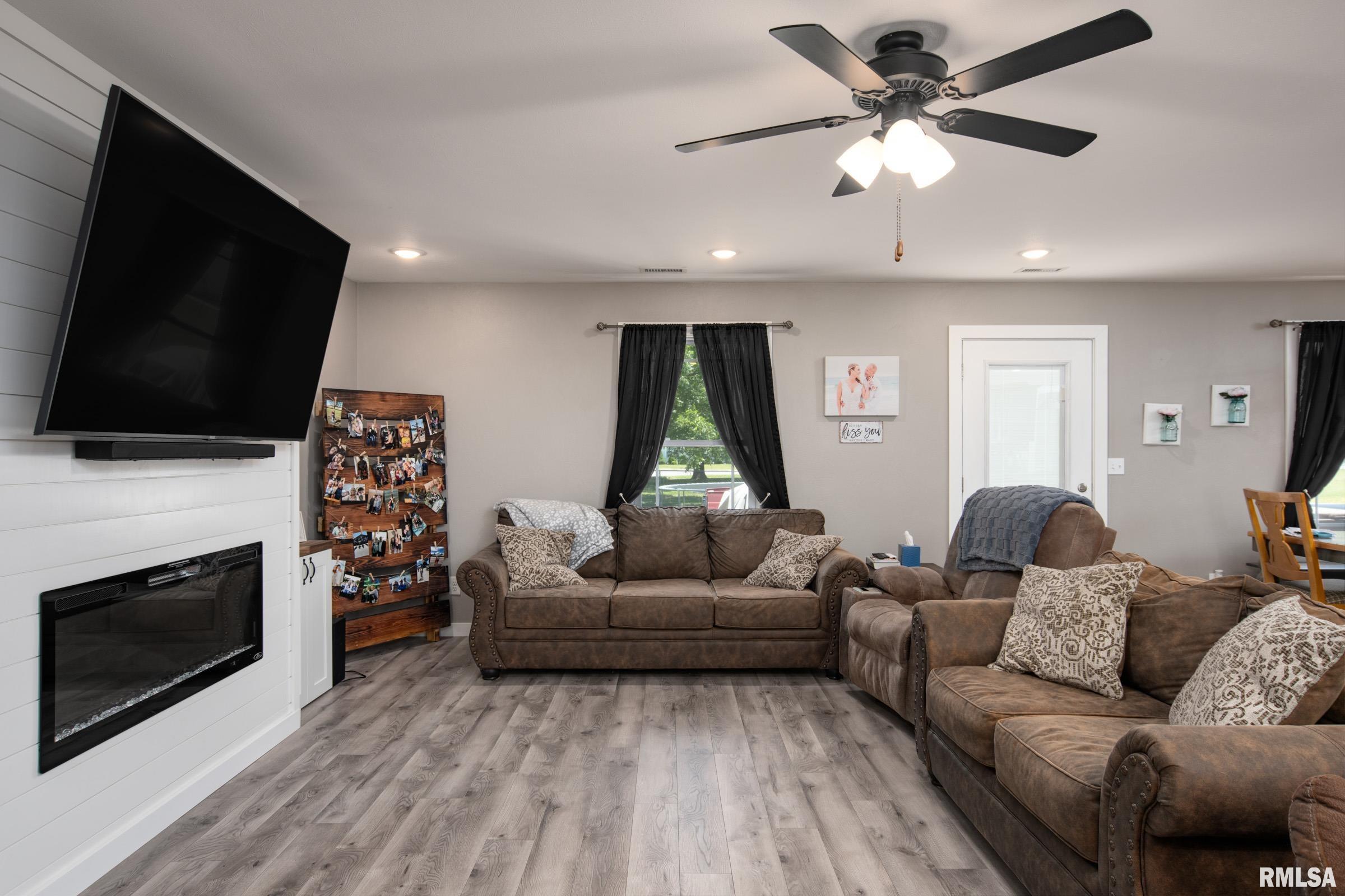 3124 Weaver Road Herrin, IL 62948 - Photo 4 of 27