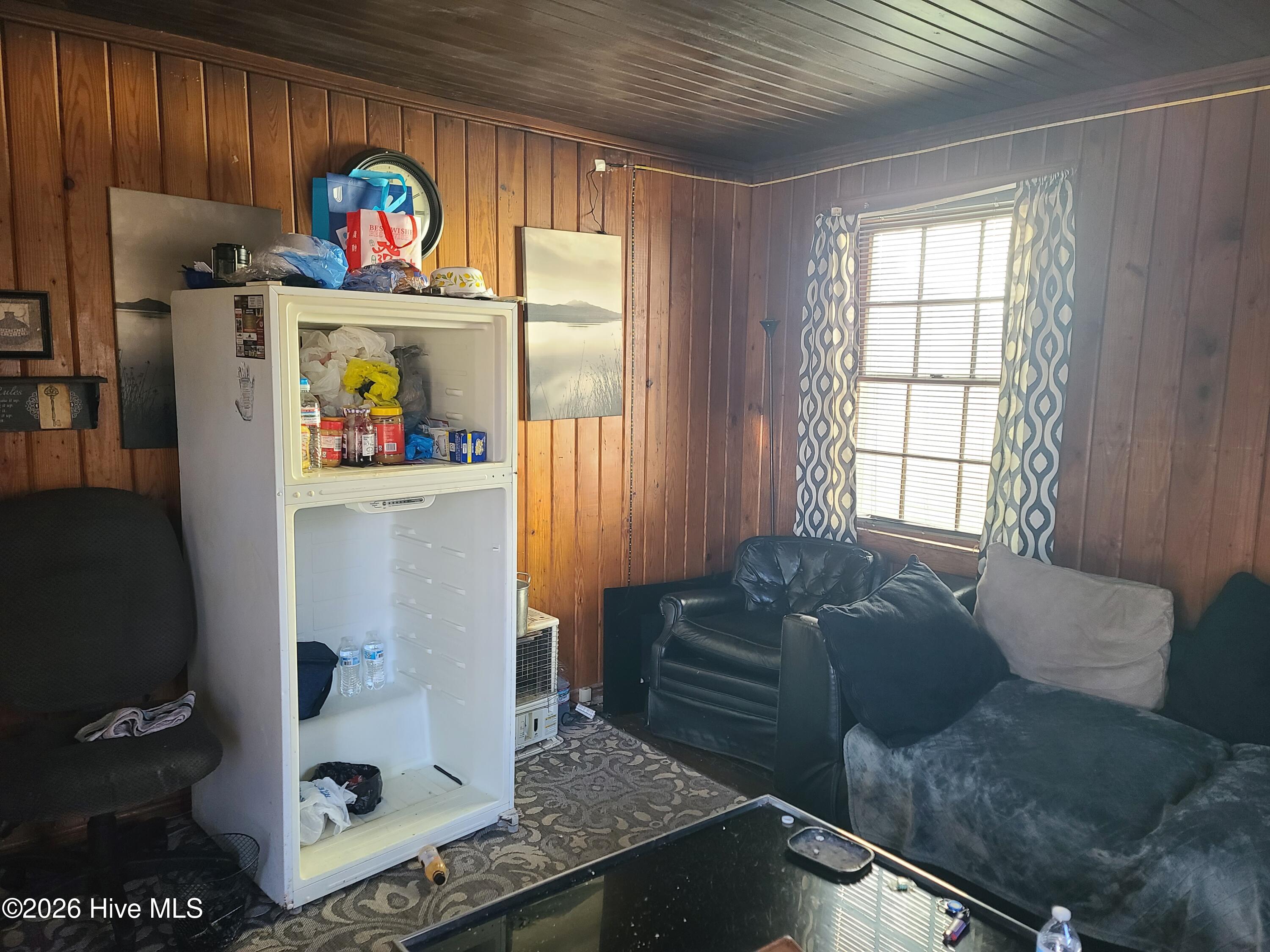 208 Clay Street Kinston, NC 28501 - Photo 4 of 14 Living Room