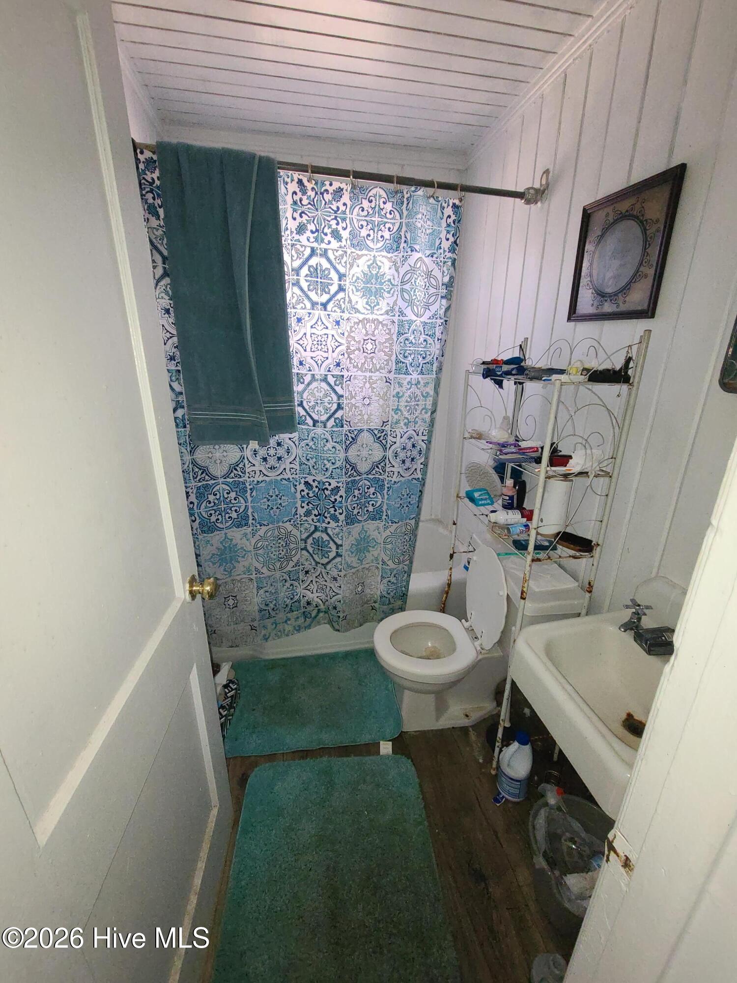 208 Clay Street Kinston, NC 28501 - Photo 8 of 14 Bath-Additional