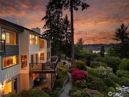 $1,790,000 | 10879 Bill Point Circle Northeast, Bainbridge Island, WA 98110