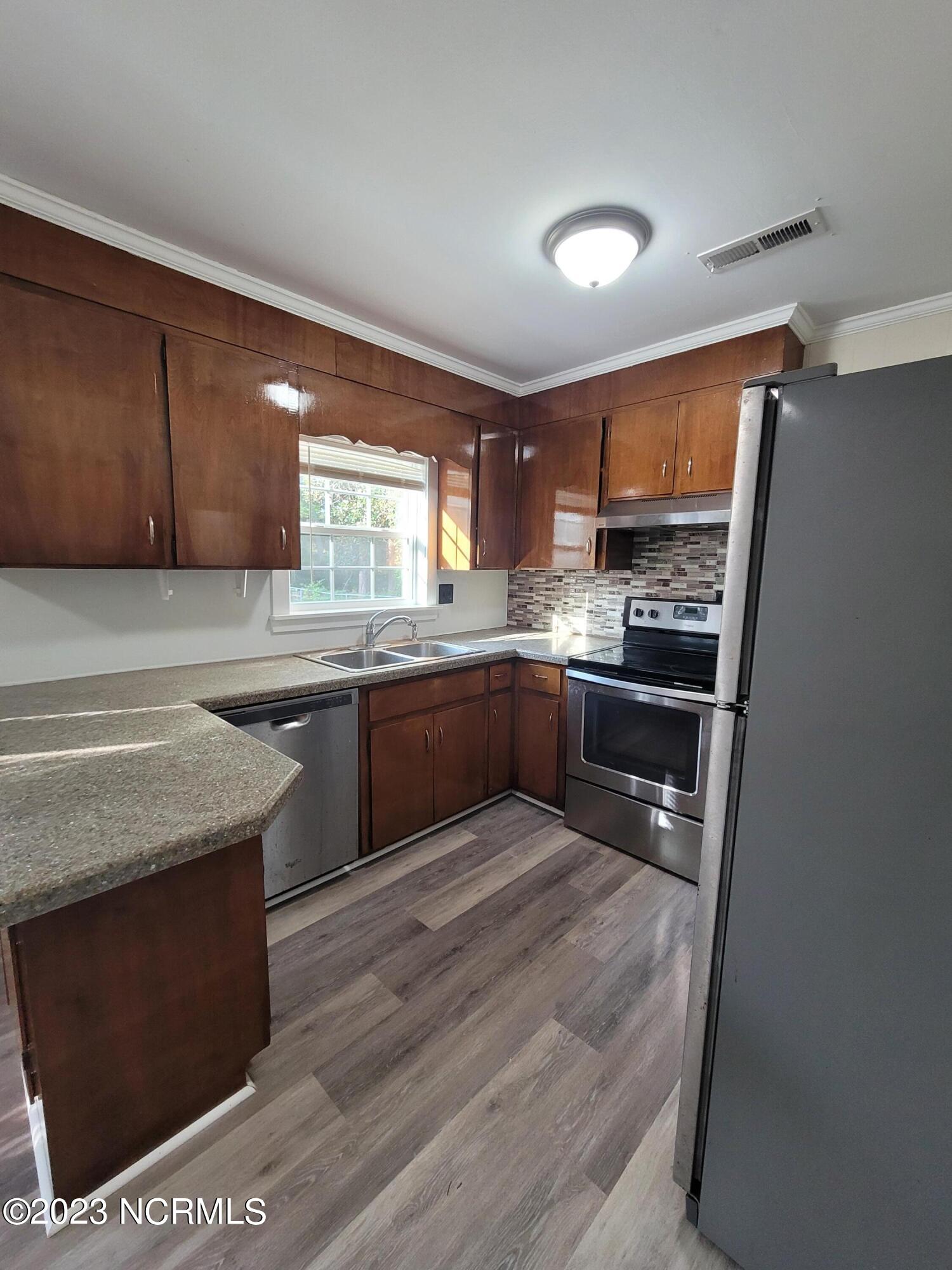 4810 Greenway Avenue Wilmington, NC 28403 - Photo 7 of 19 20231003_085119