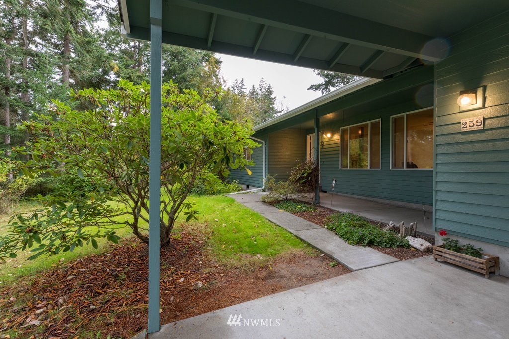 259 Valley Road Oak Harbor, WA 98277 - Photo 3 of 33 Gallery Image 3