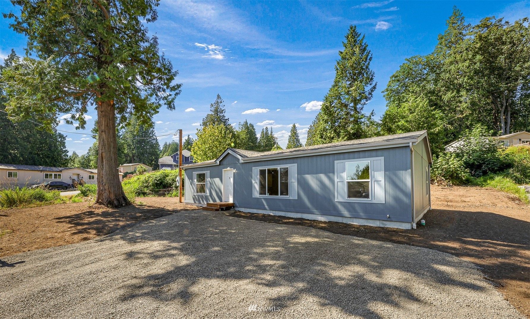 a view of a house with a yard