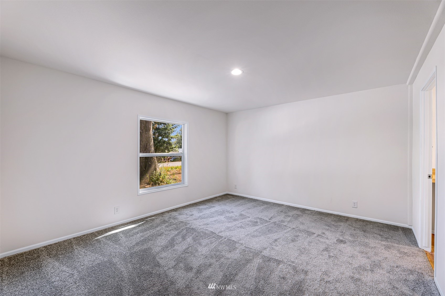 3616 North Red River Road Ferndale, WA 98248 - Photo 15 of 28 an empty room with window