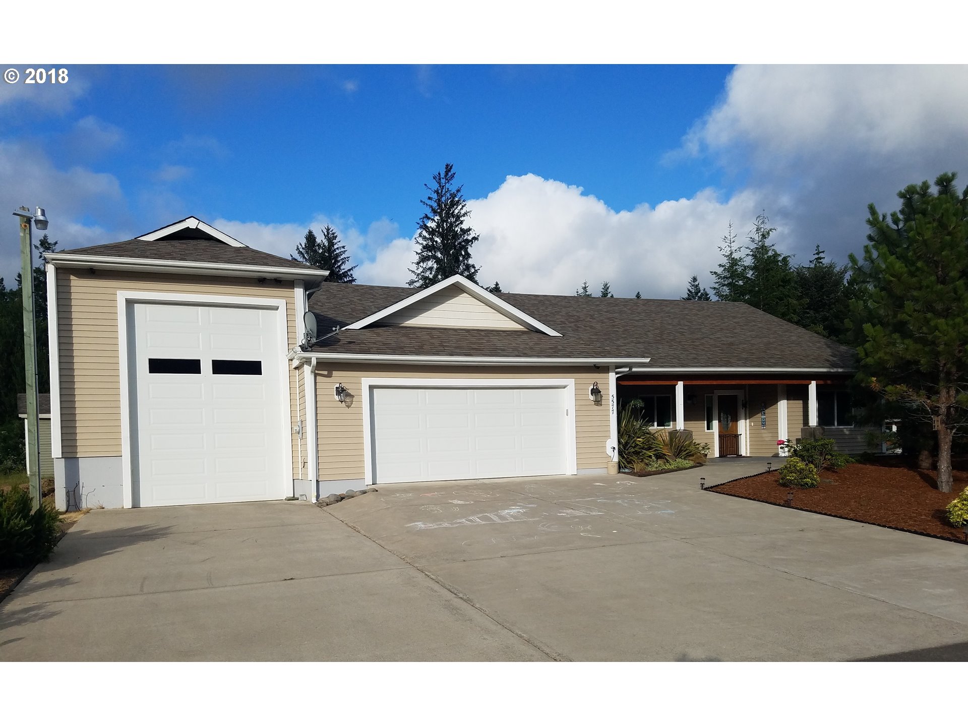 5577 Chittum Loop Florence, OR 97439 - Photo 3 of 31 Gallery Image 3