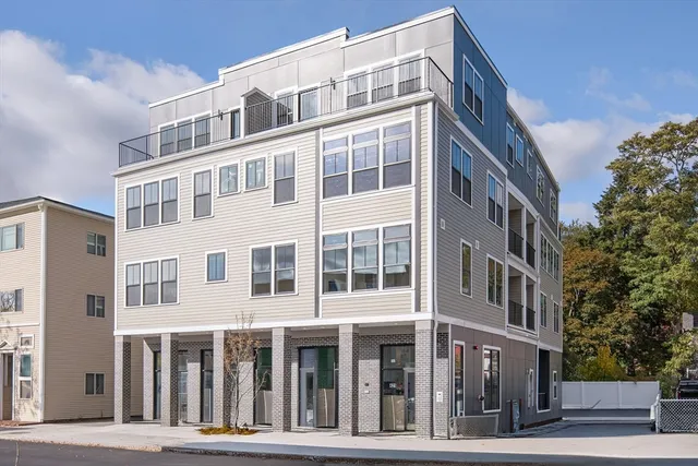 $725,000 | 421 High Street, Unit 205, Medford, MA 02155
