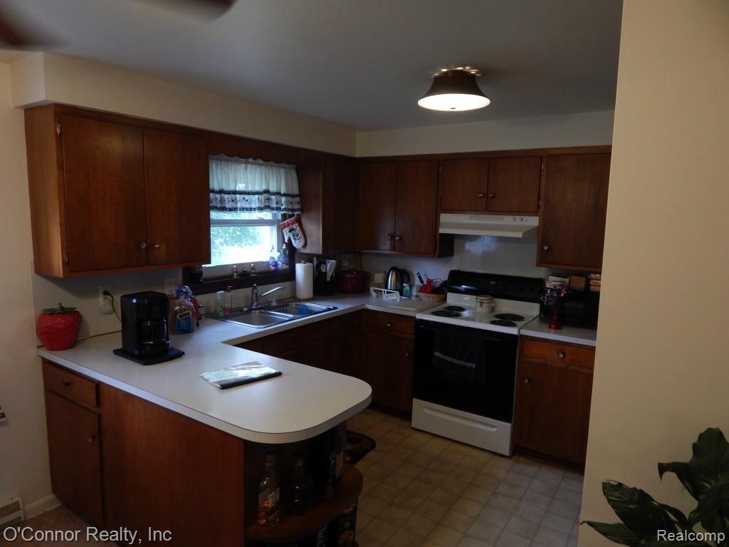 2963 Beach Road Port Huron, MI 48060 - Photo 7 of 12 Kitchen