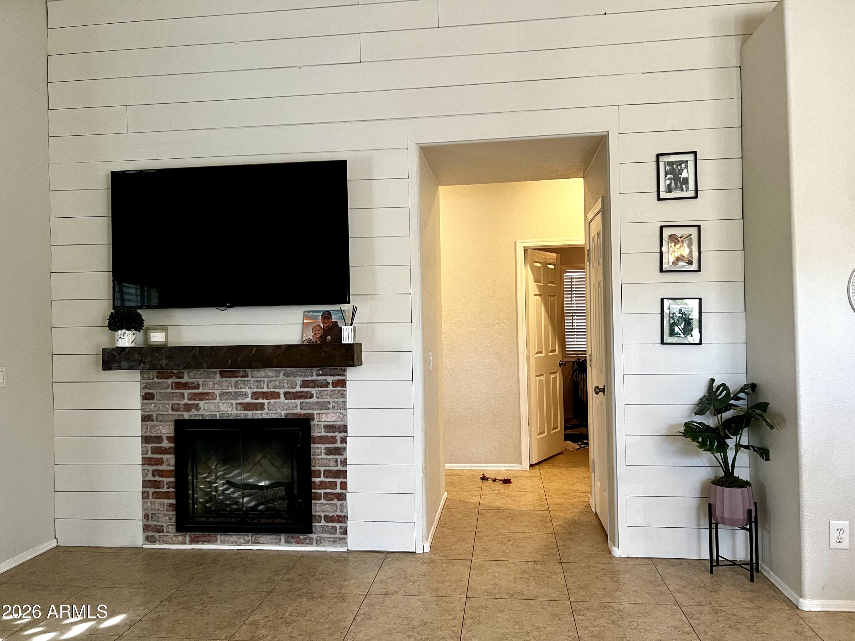 4053 West Saddlehorn Road Phoenix, AZ 85083 - Photo 4 of 13 IMG_8555