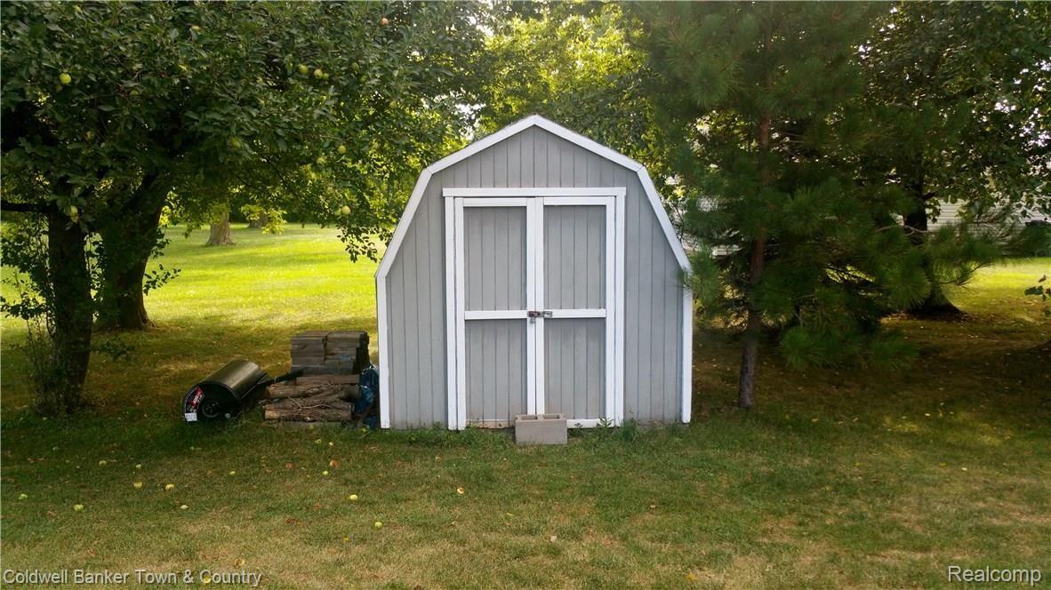 10770 Chase Lake Road Fowlerville, MI 48836 - Photo 14 of 43 ExteriorShed.jpg
