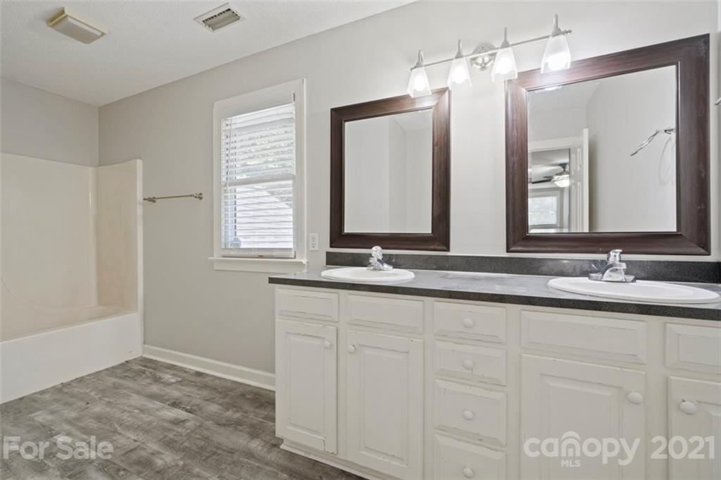 6577 Willowbottom Road Hickory, NC 28602 - Photo 11 of 34 Gallery Image 11