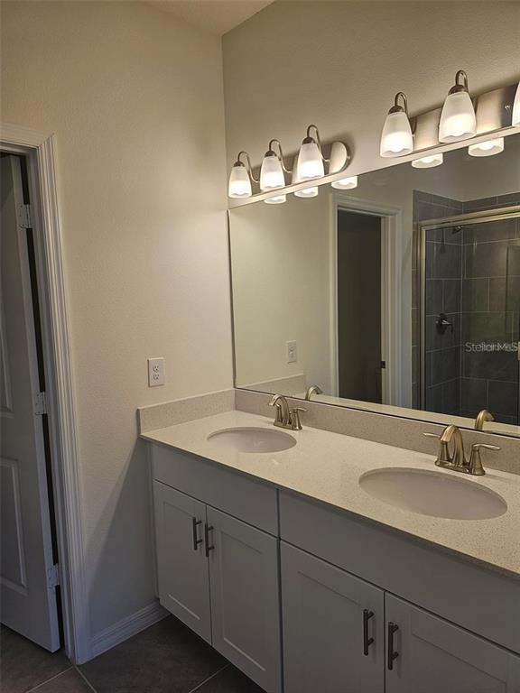 4389 Small Creek Road Kissimmee, FL 34744 - Photo 9 of 17 a bathroom with a sink and a mirror