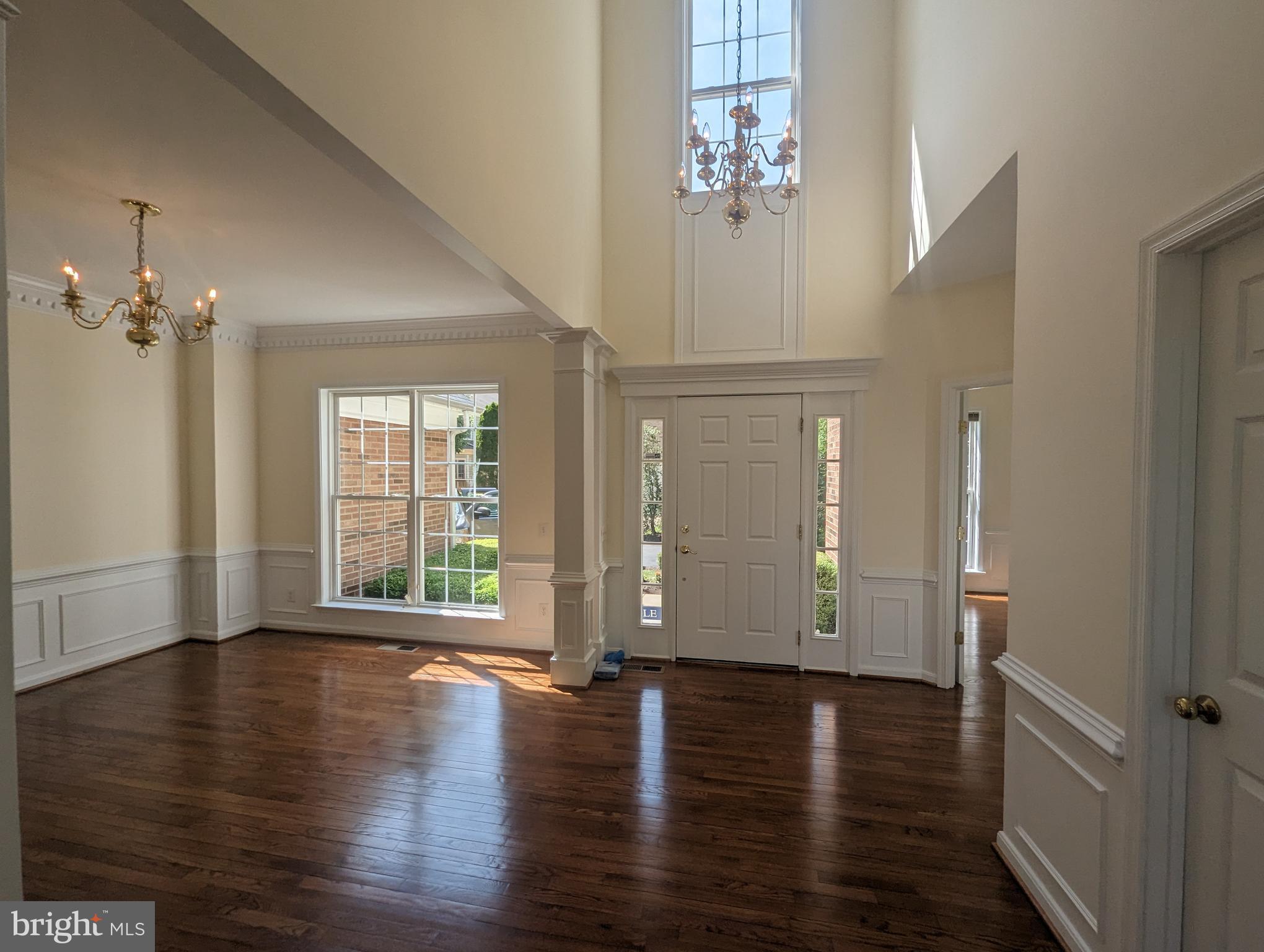 47588 Compton Circle Sterling, VA 20165 - Photo 21 of 38 Main Entrance/Dinning Room