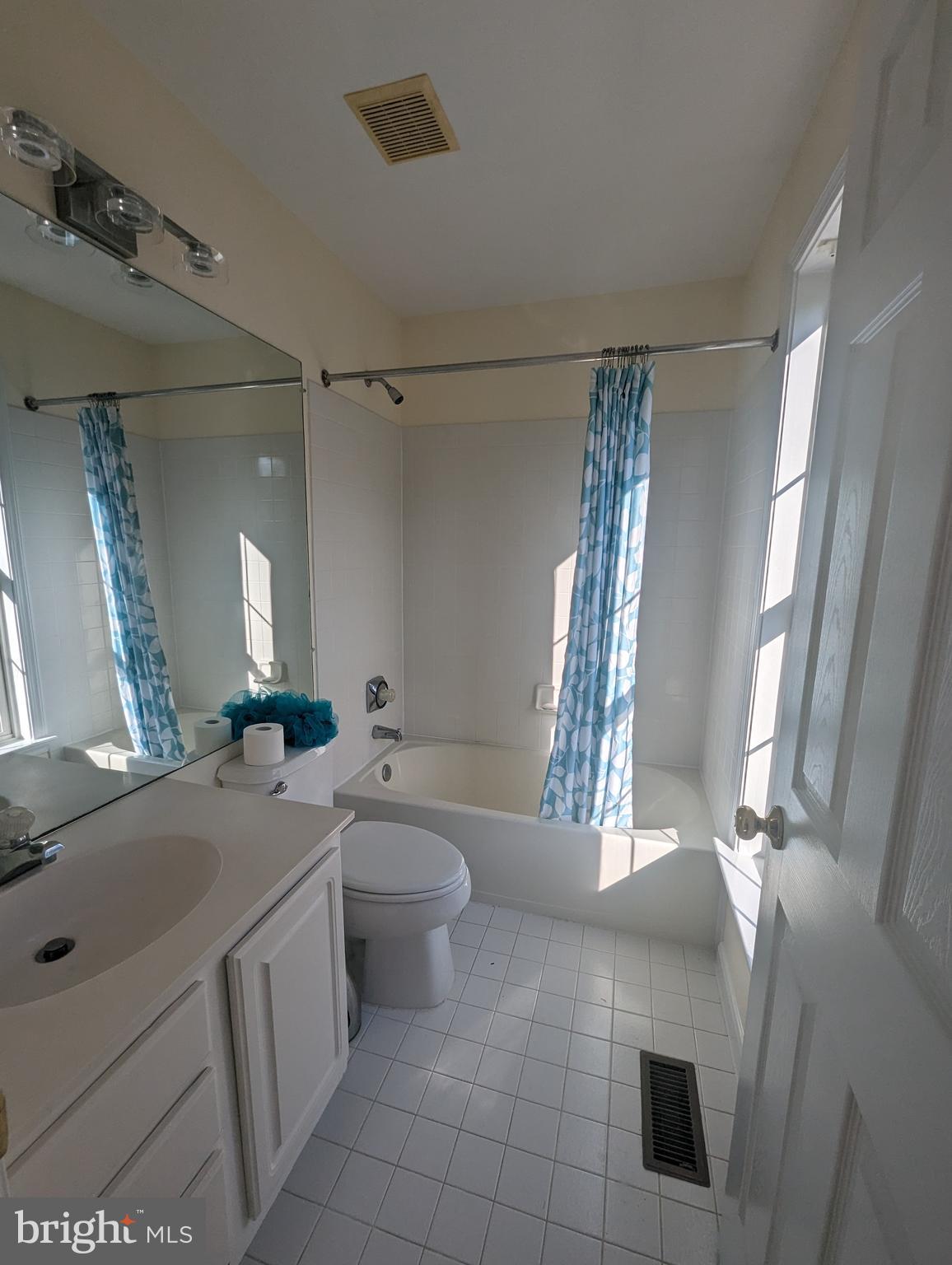 47588 Compton Circle Sterling, VA 20165 - Photo 30 of 38 Bedroom 4 Full Bathroom