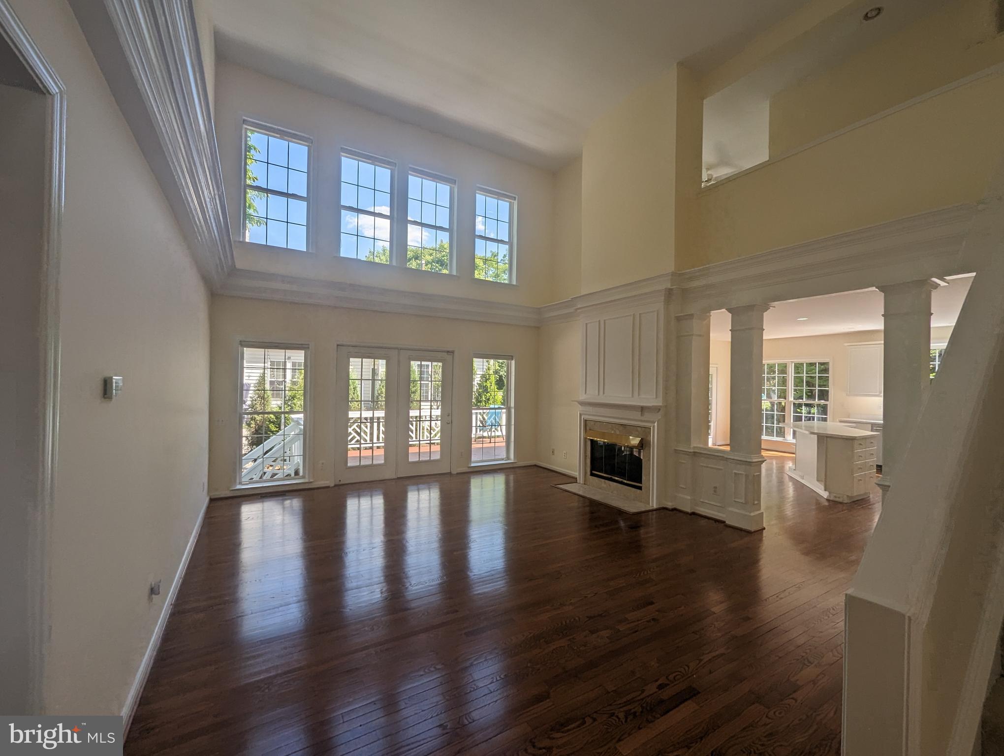 47588 Compton Circle Sterling, VA 20165 - Photo 3 of 38 Grand Room Two-Sided Oven