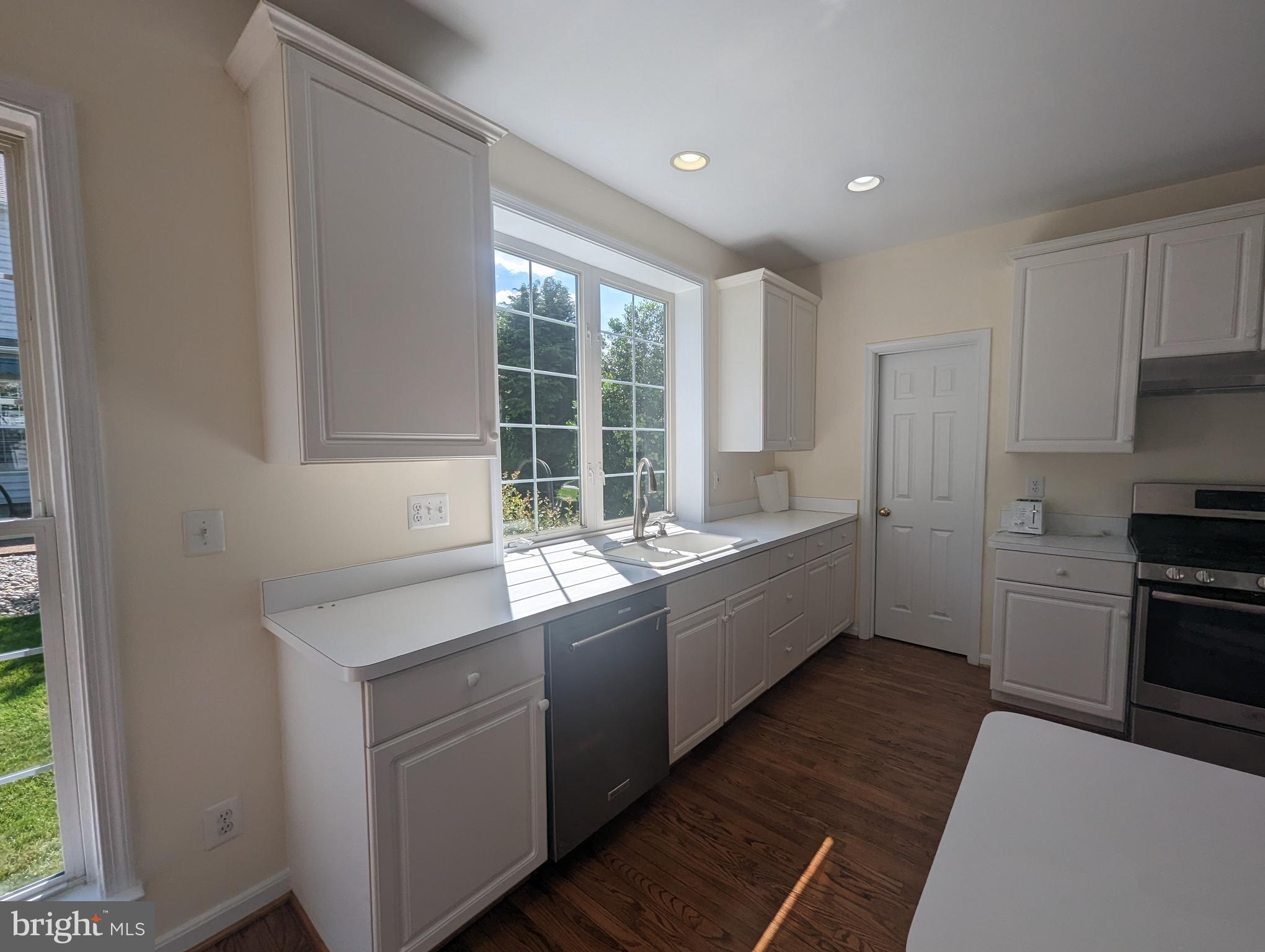 47588 Compton Circle Sterling, VA 20165 - Photo 9 of 38