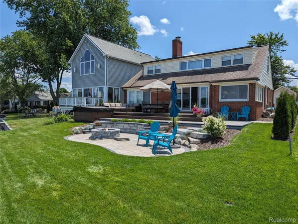 $575,000 | 2525 Davista Drive, Highland, MI 48356