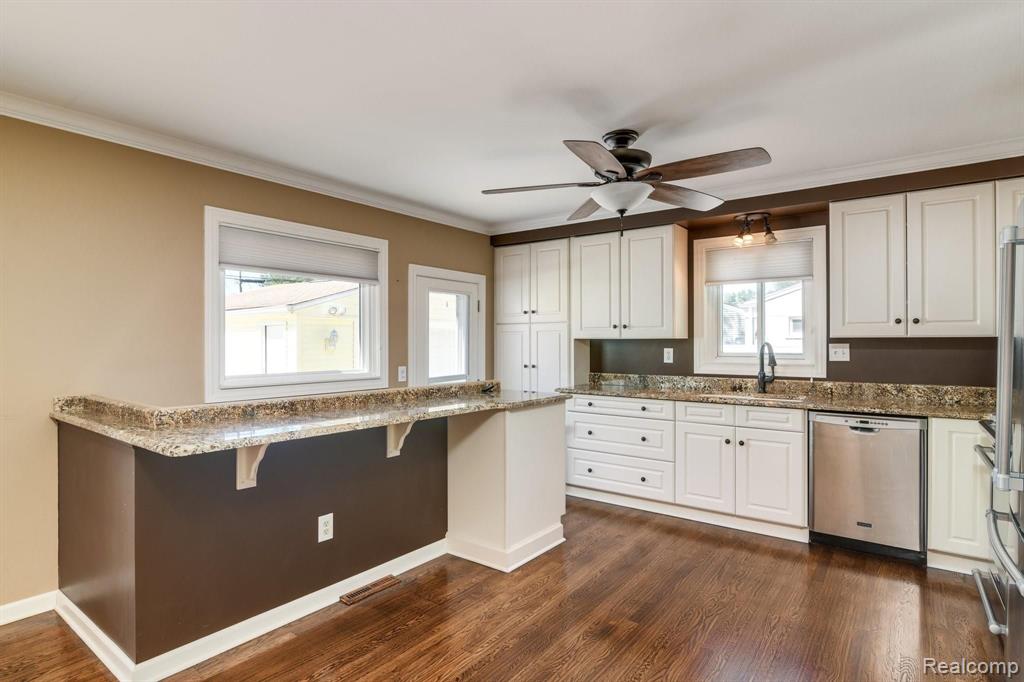 1389 North Pine Street Rochester Hills, MI 48307 - Photo 7 of 28