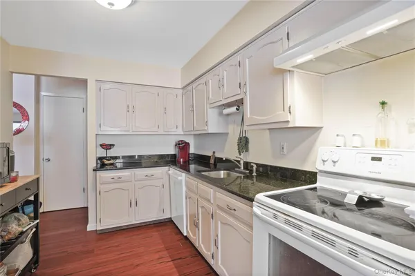 $495,000 | 616 Kemeys Avenue, Unit 616, Briarcliff Manor, NY 10510