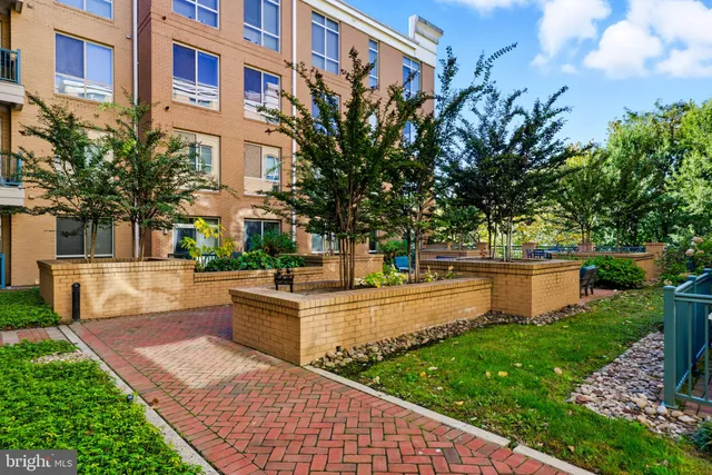 $440,000 | 2200 North Westmoreland Street, Unit 202, Arlington, VA 22213