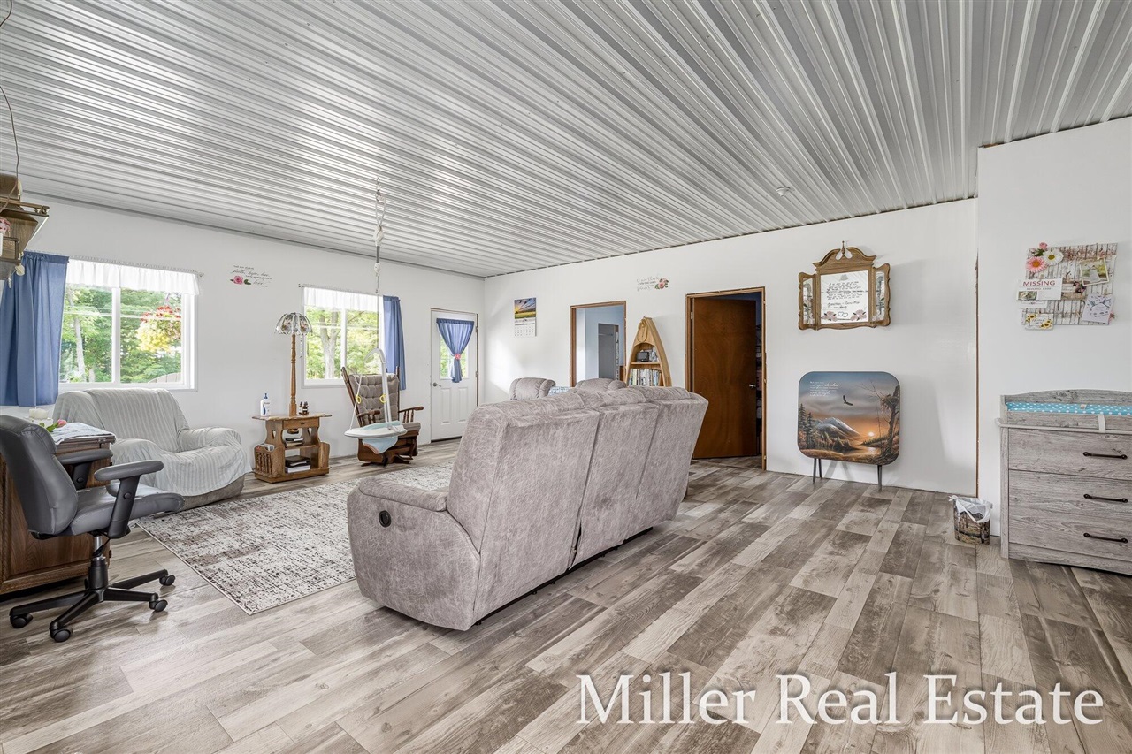 9607 Barryville Road Dowling, MI 49050 - Photo 7 of 33 Gallery Image 7