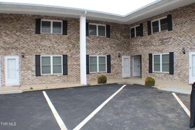 $1,050 | 730 Sir Echo Drive, Unit 8, Kingsport, TN 37663