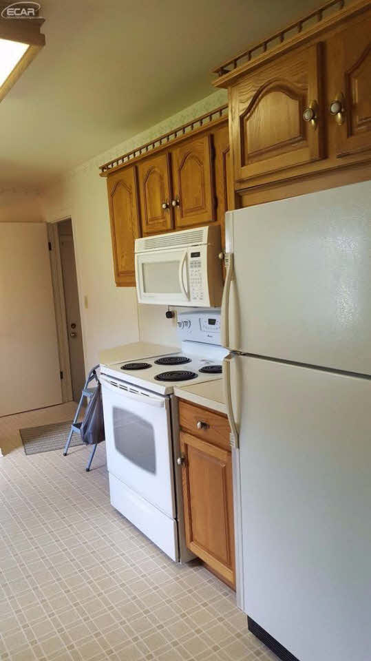 6172 Calkins Road Flint, MI 48532 - Photo 7 of 28 21306332-6.JPG