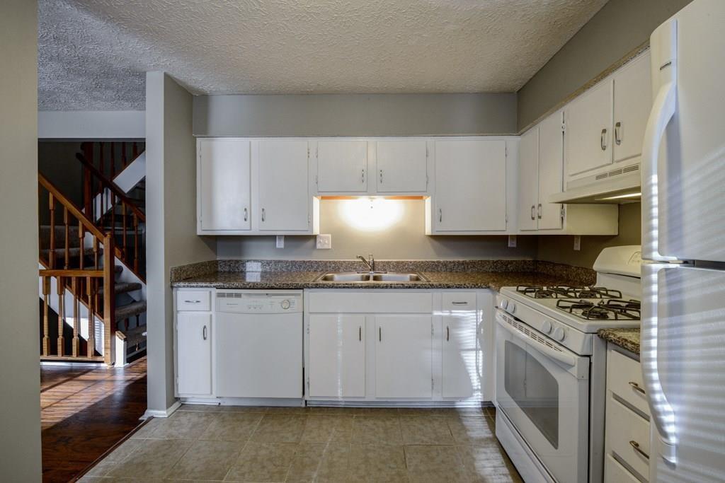 2887 Royal Path Court Decatur, GA 30030 - Photo 12 of 31