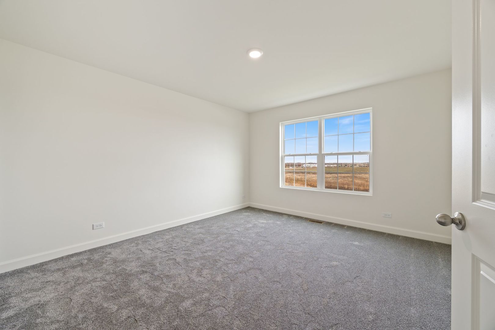 2463 BELLA Drive Pingree Grove, IL 60140 - Photo 15 of 24 an empty room with a window