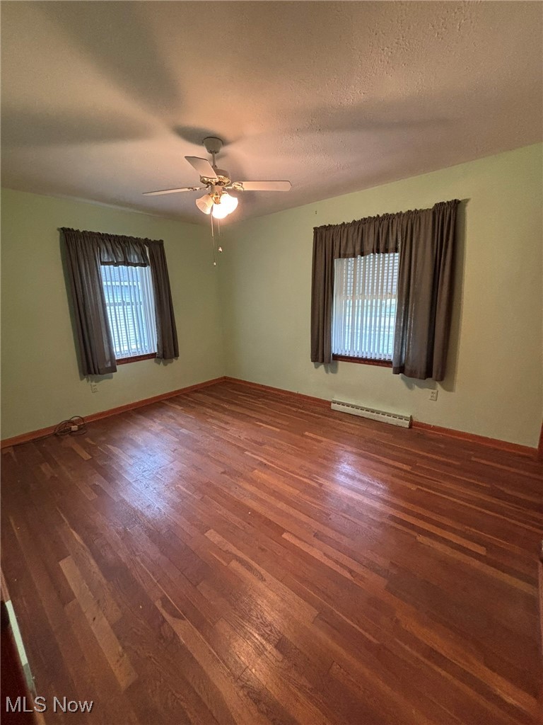 1039 Center Road Eastlake, OH 44095 - Photo 13 of 29 Largest bedroom with original hardwood floors and 2 windows.