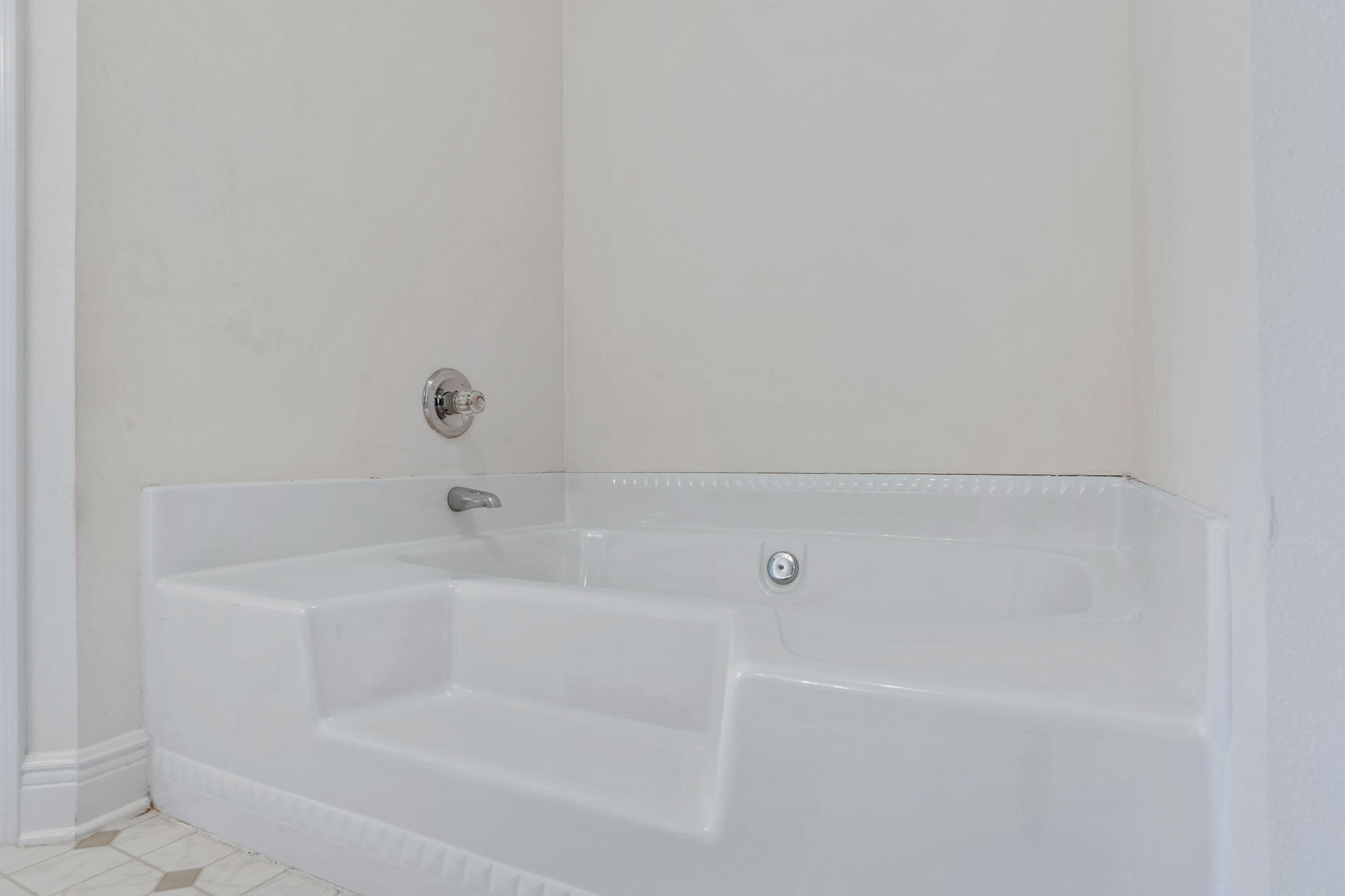 641 Territory Lane Crestview, FL 32536 - Photo 27 of 41 a close up of a bathtub