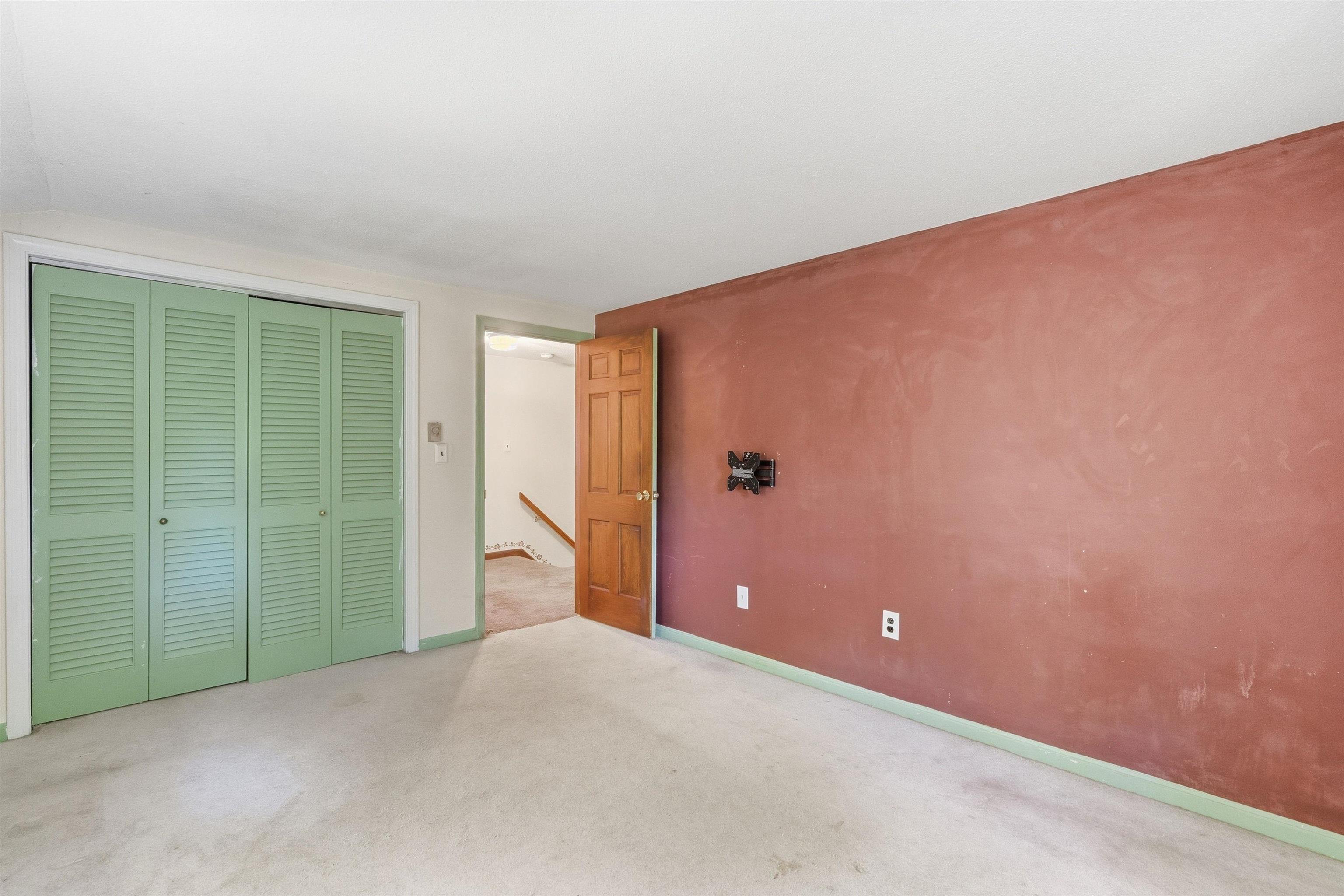 12 Crescent Circle Pelham, NH 03076 - Photo 21 of 33