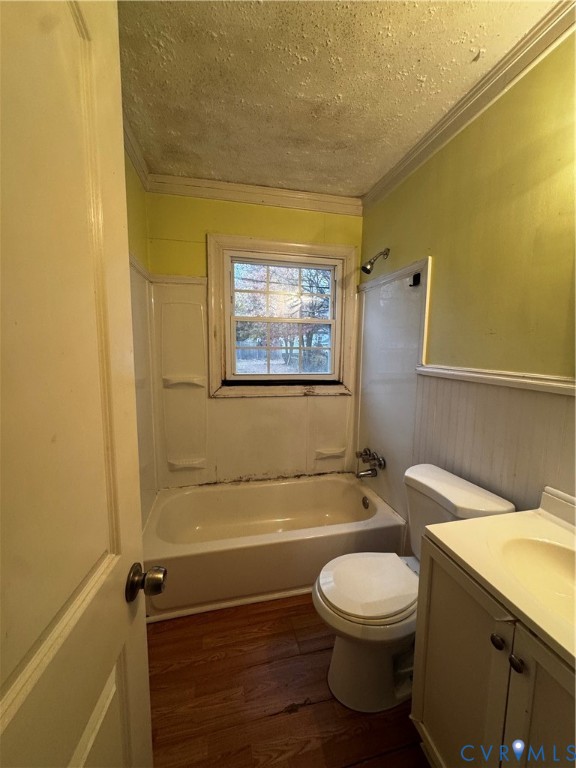 5606 Lakeside Avenue Henrico, VA 23228 - Photo 4 of 10 a bathroom with a toilet a sink and bathtub