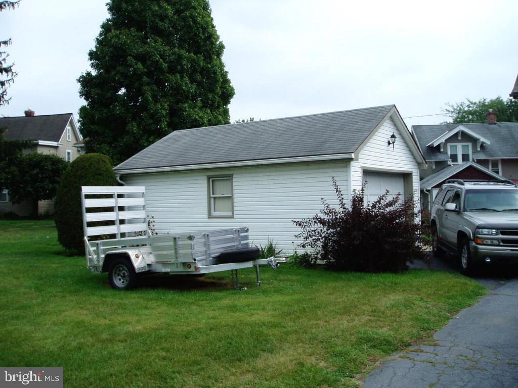 128 North Cedar Street Lititz, PA 17543 - Photo 6 of 38