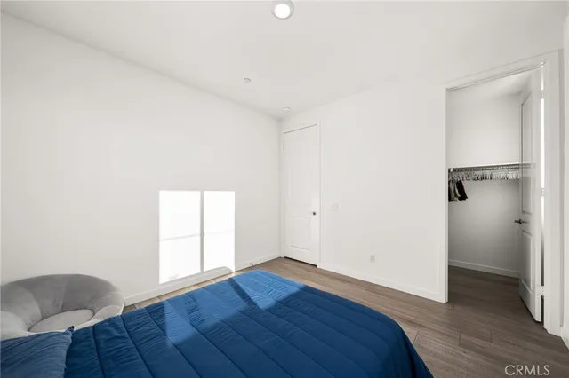 a view of a back yard