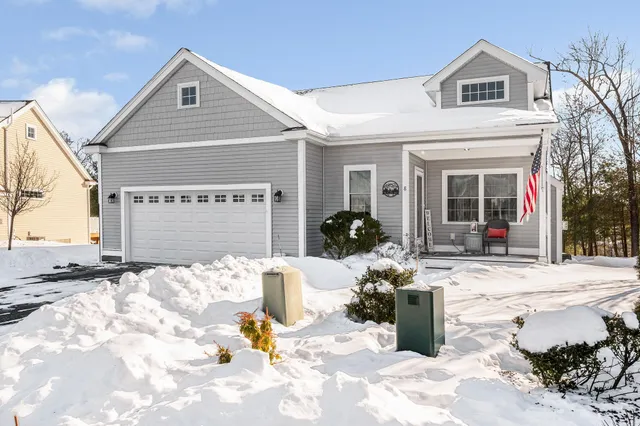 $685,000 | 8 Crown Point Circle, Merrimack, NH 03054