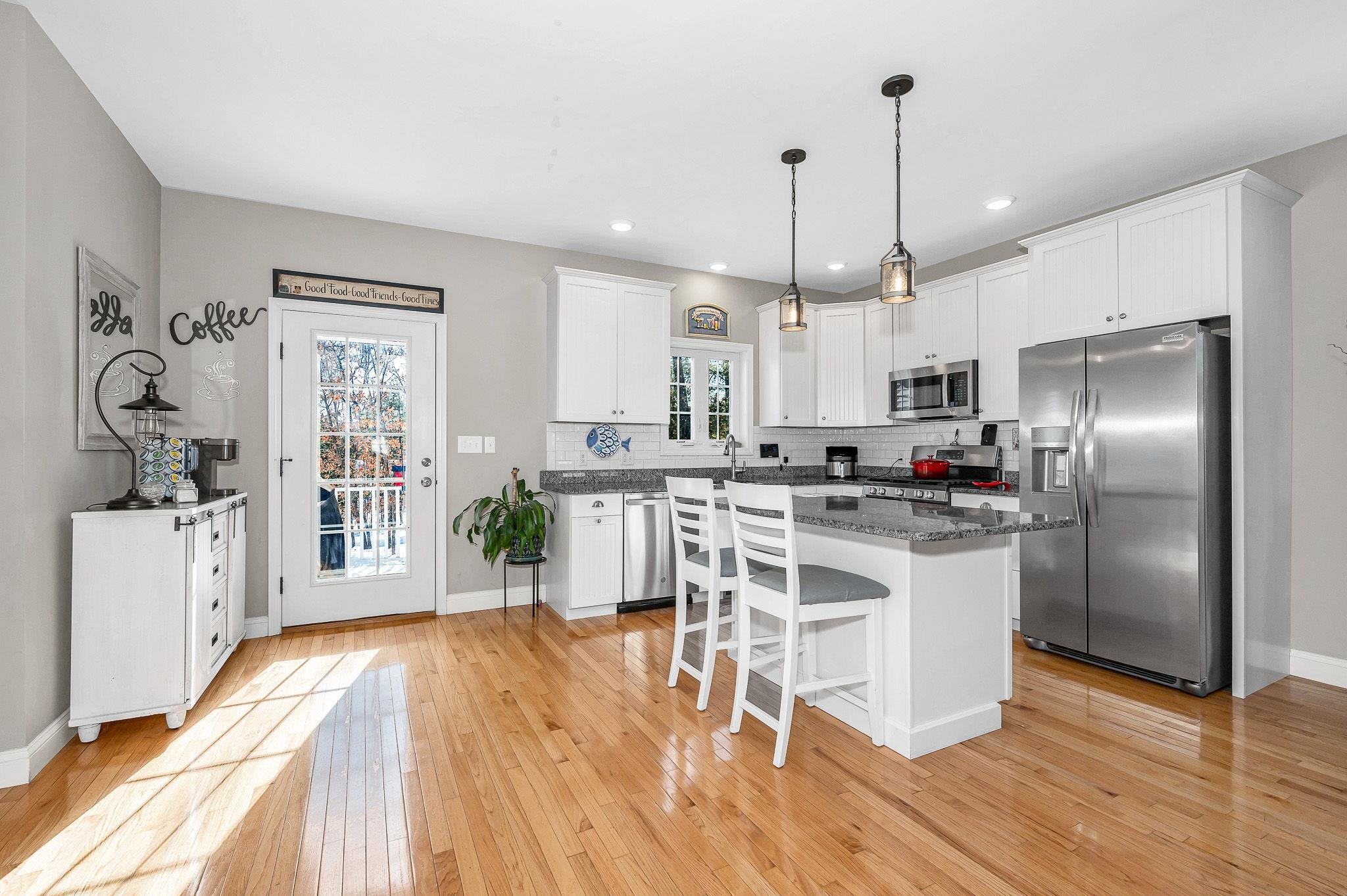 8 Crown Point Circle Merrimack, NH 03054 - Photo 11 of 41