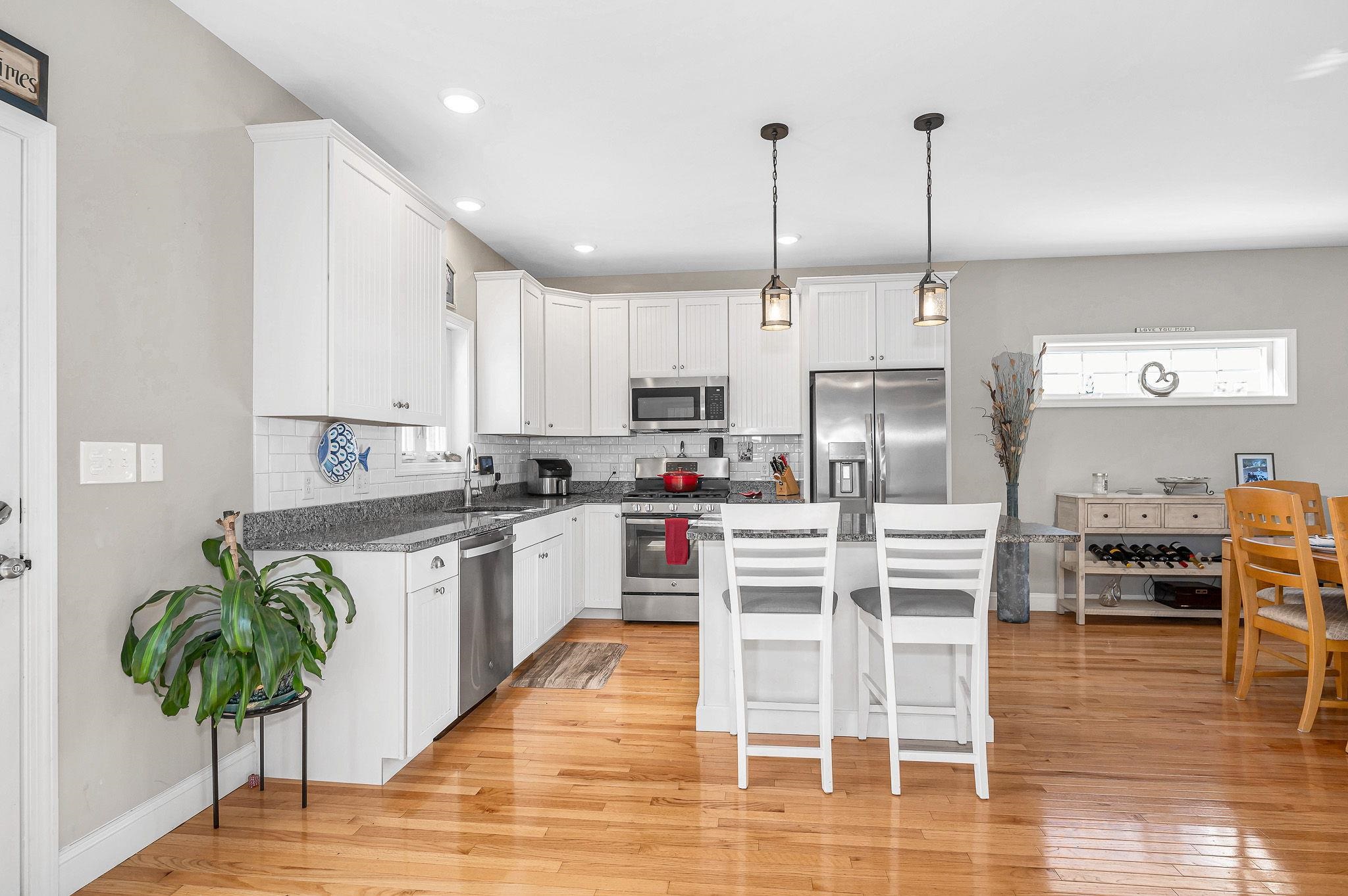 8 Crown Point Circle Merrimack, NH 03054 - Photo 12 of 41