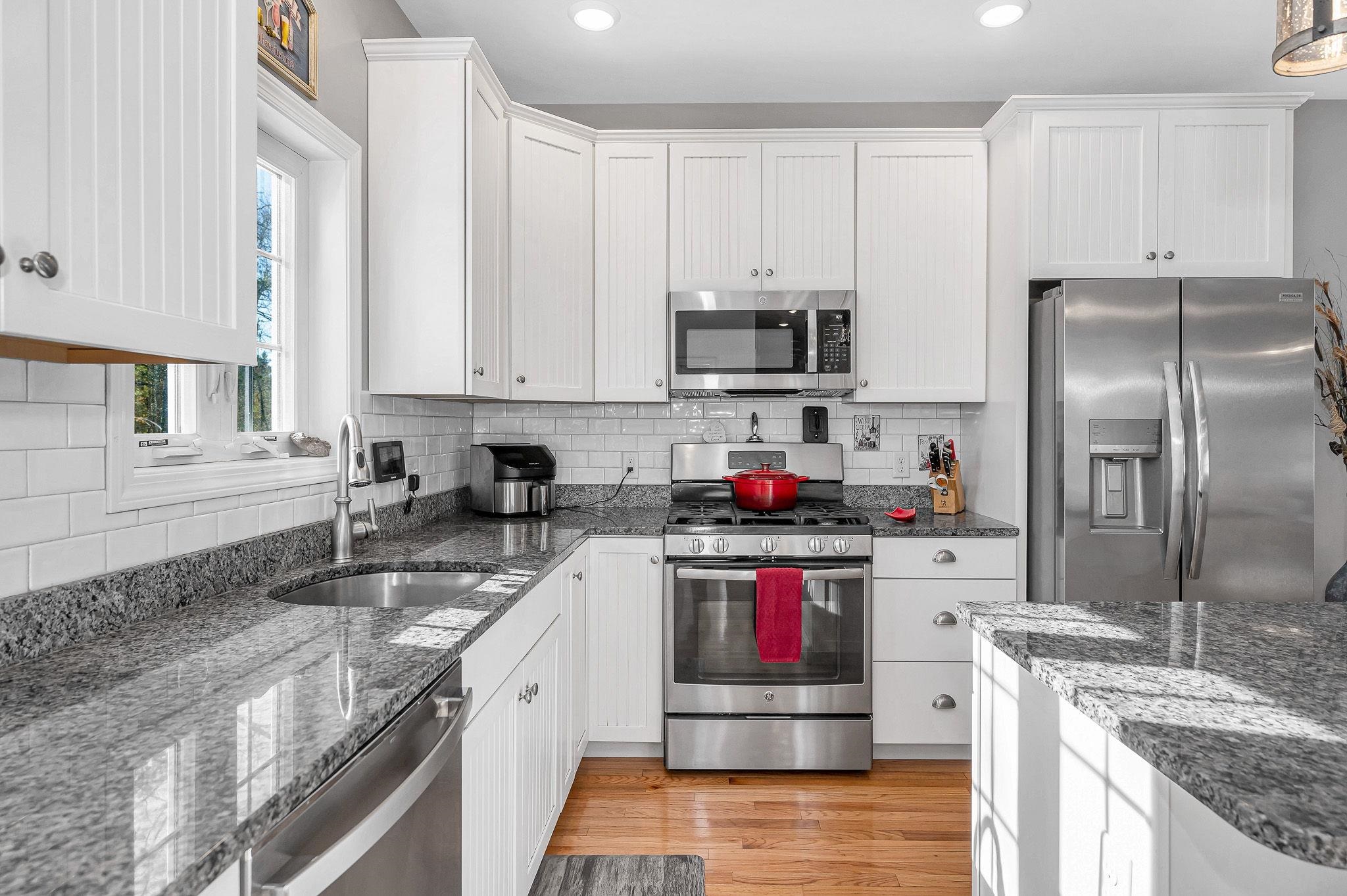 8 Crown Point Circle Merrimack, NH 03054 - Photo 13 of 41