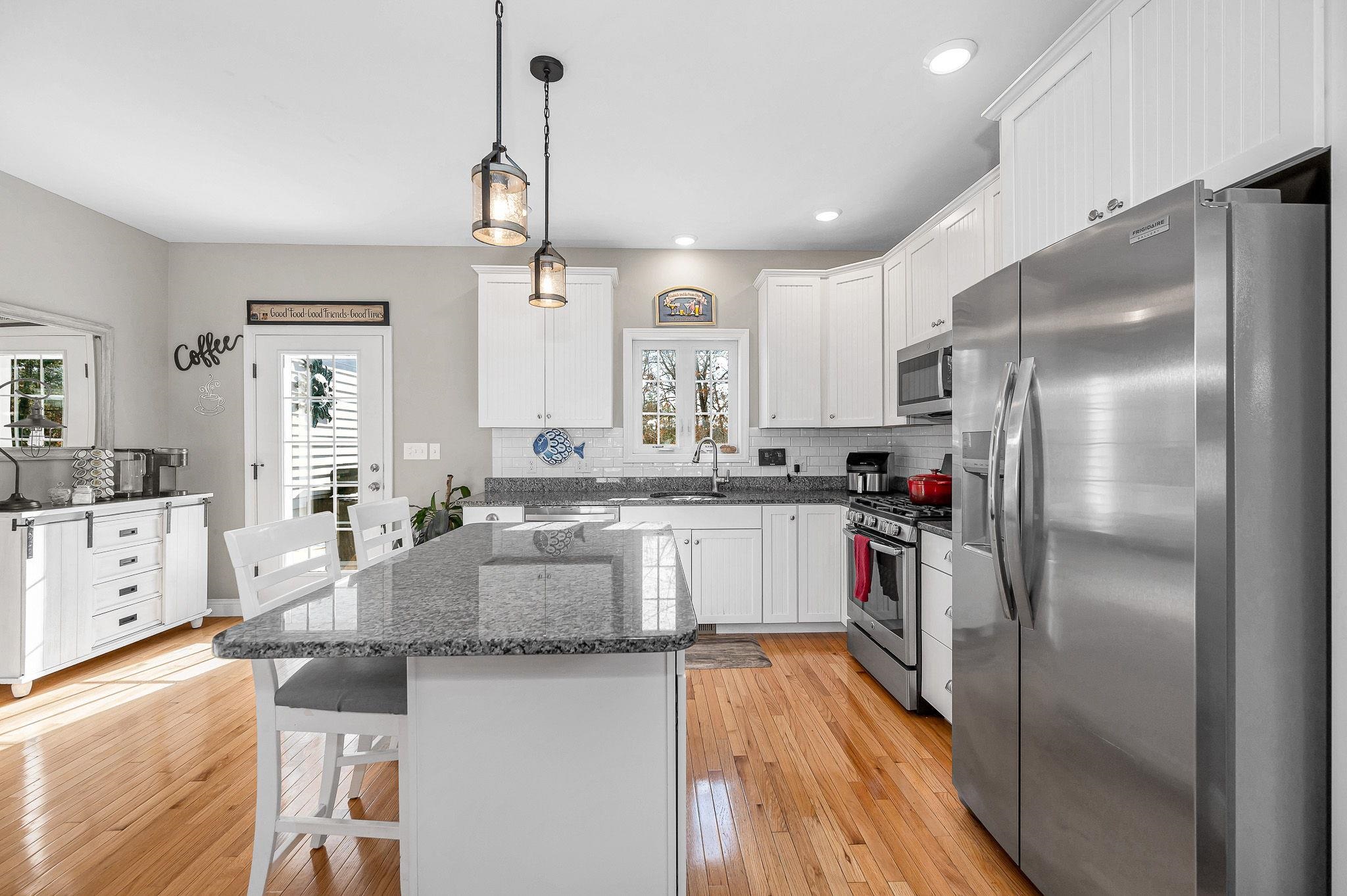 8 Crown Point Circle Merrimack, NH 03054 - Photo 14 of 41