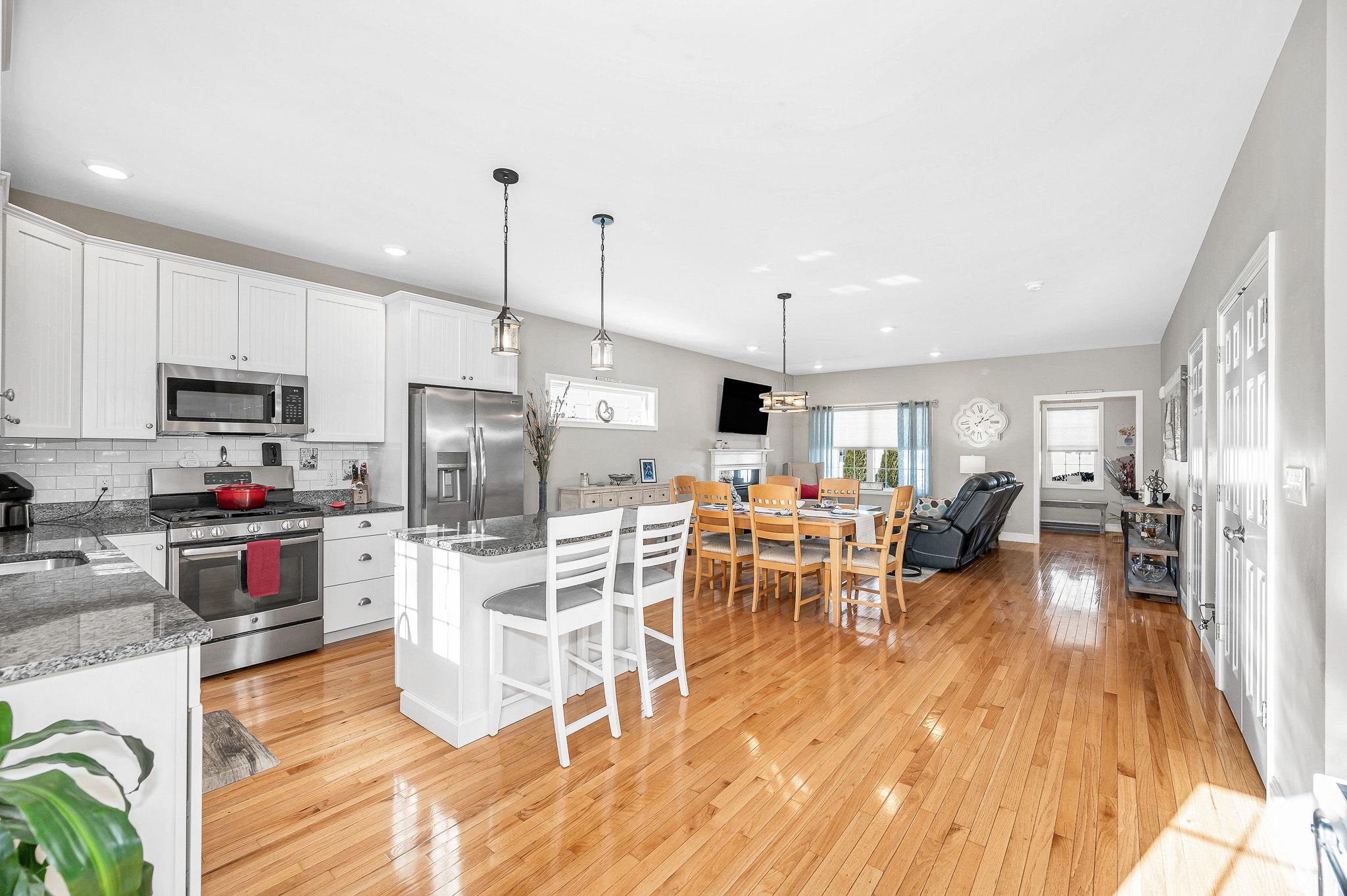 8 Crown Point Circle Merrimack, NH 03054 - Photo 16 of 41