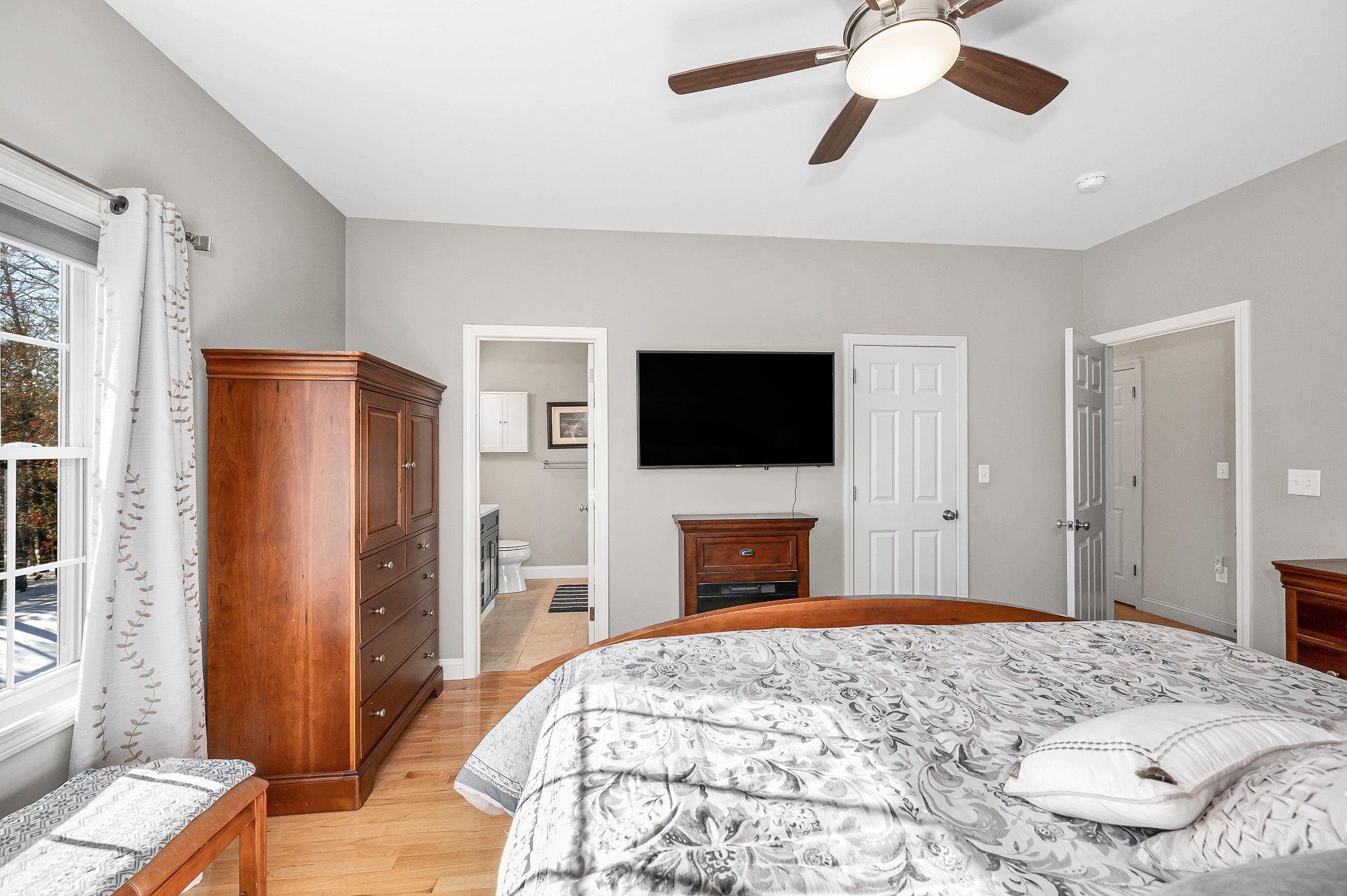 8 Crown Point Circle Merrimack, NH 03054 - Photo 20 of 41