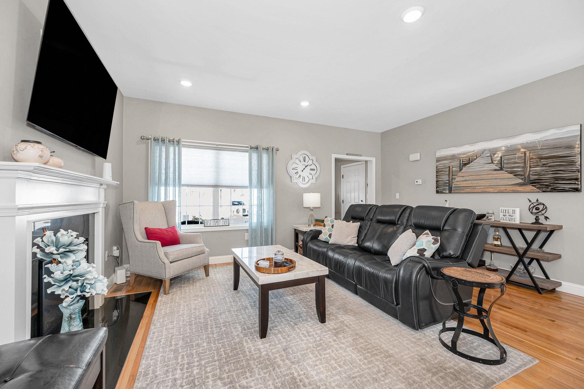 8 Crown Point Circle Merrimack, NH 03054 - Photo 5 of 41