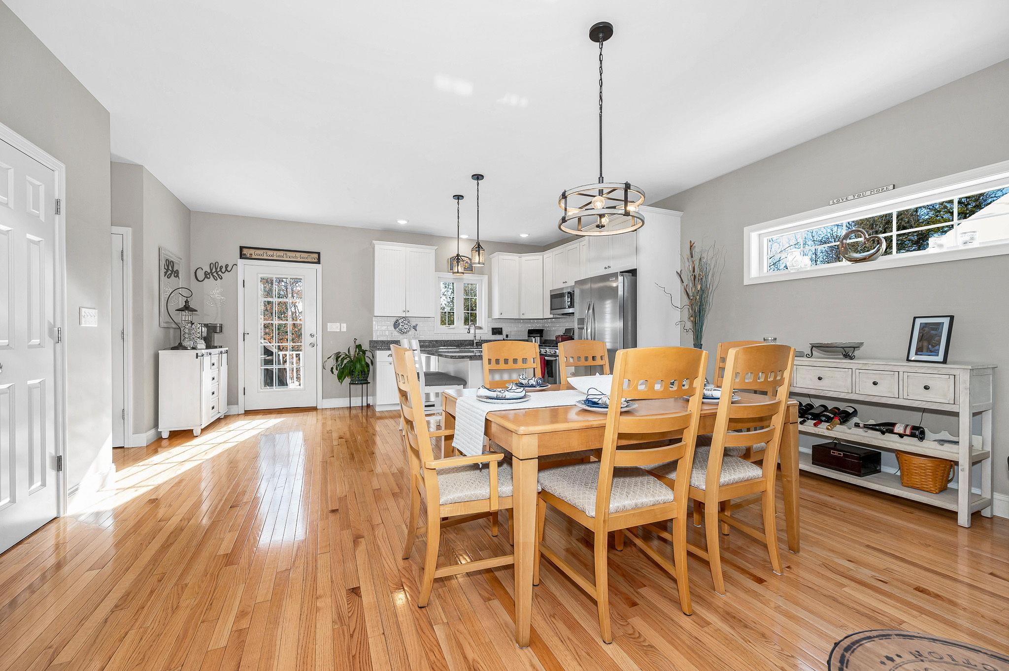 8 Crown Point Circle Merrimack, NH 03054 - Photo 7 of 41