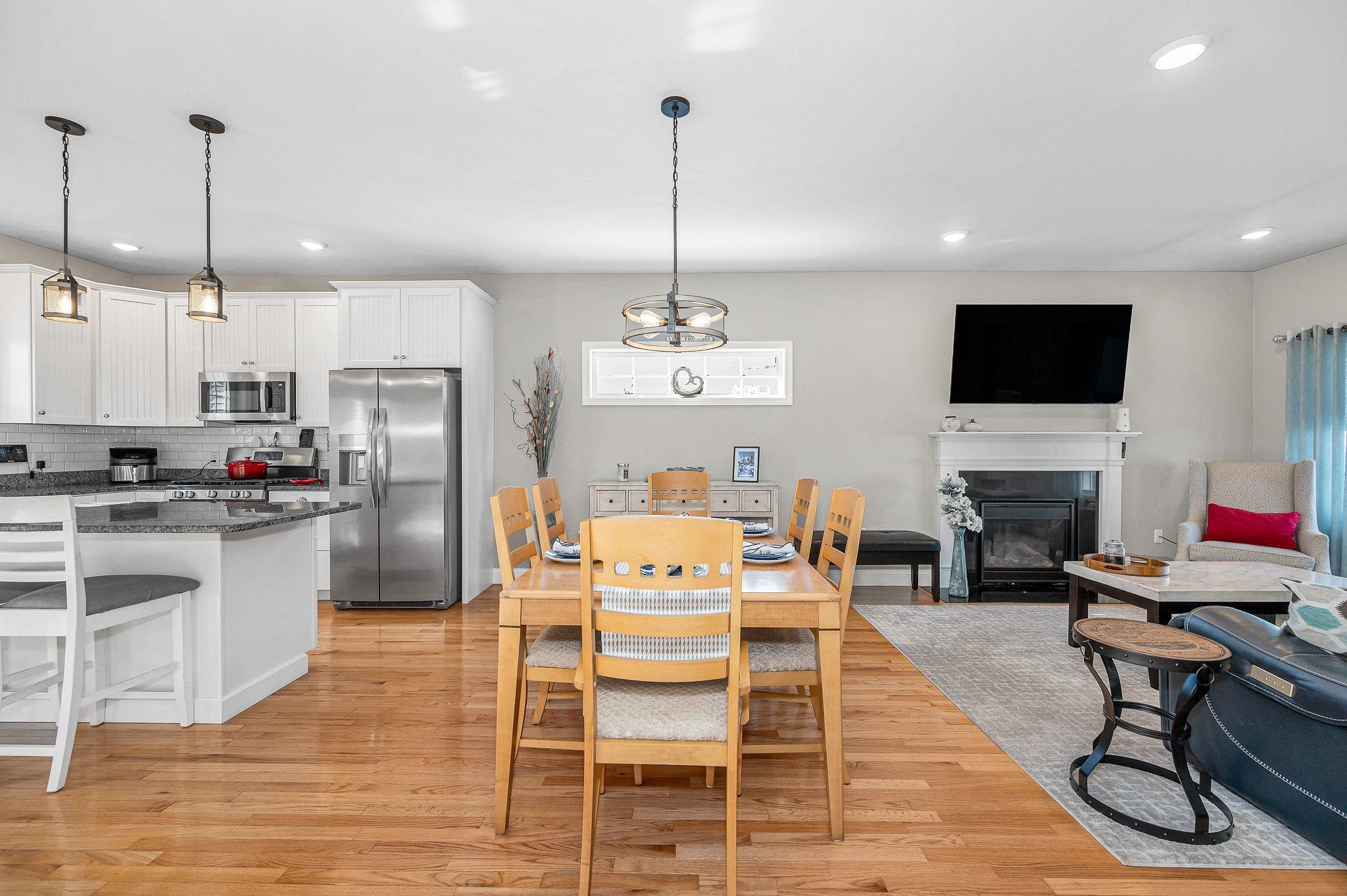 8 Crown Point Circle Merrimack, NH 03054 - Photo 9 of 41