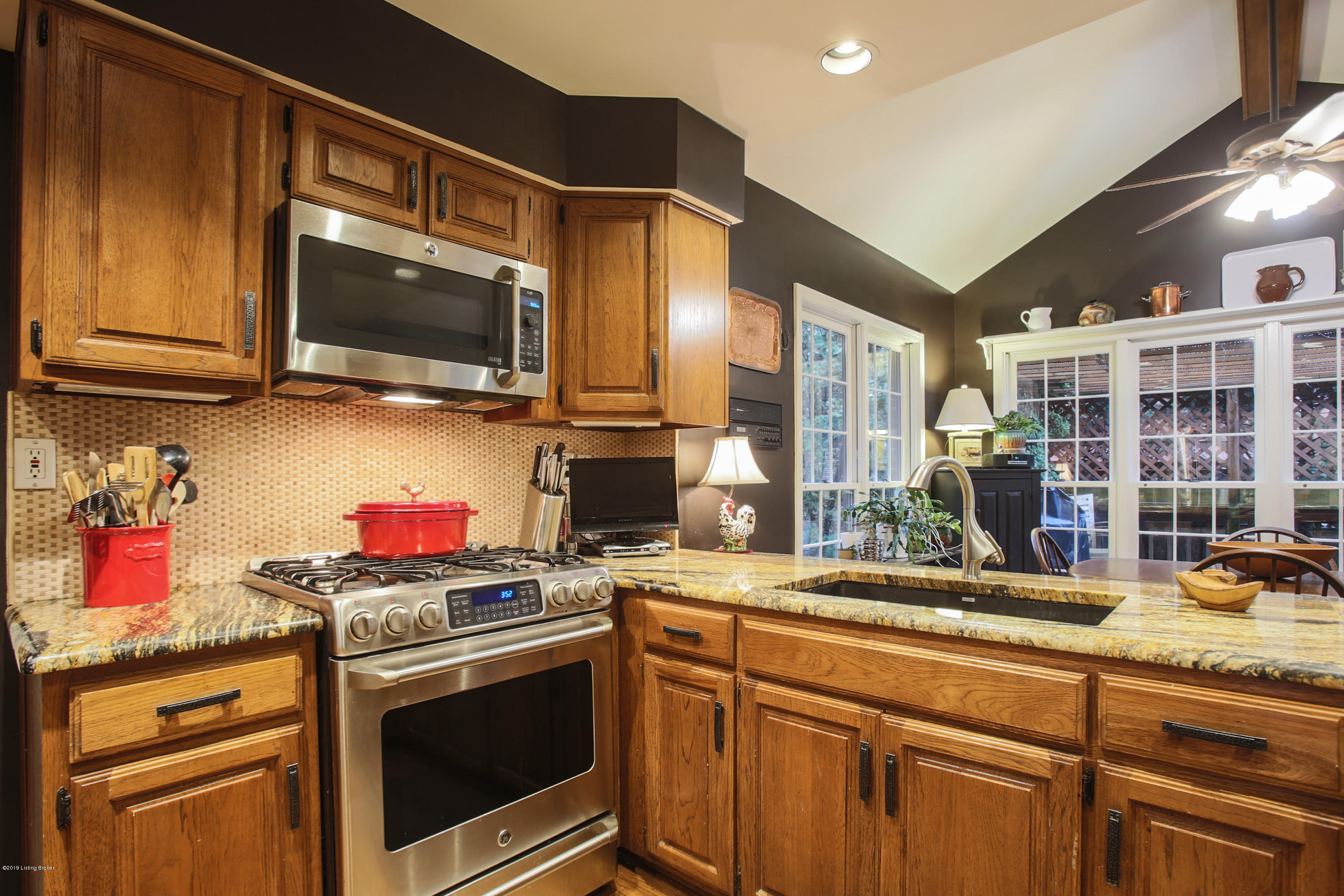 12515 Kirkham Road Louisville, KY 40299 - Photo 9 of 32 013