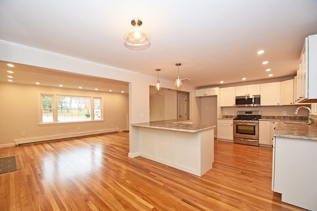 16 Croydon Road Norwood, MA 02062 - Photo 3 of 19 Gallery Image 3