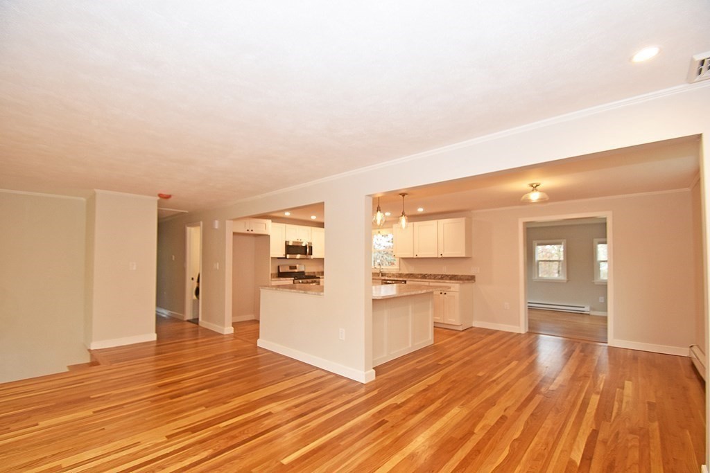 16 Croydon Road Norwood, MA 02062 - Photo 4 of 19 Gallery Image 4