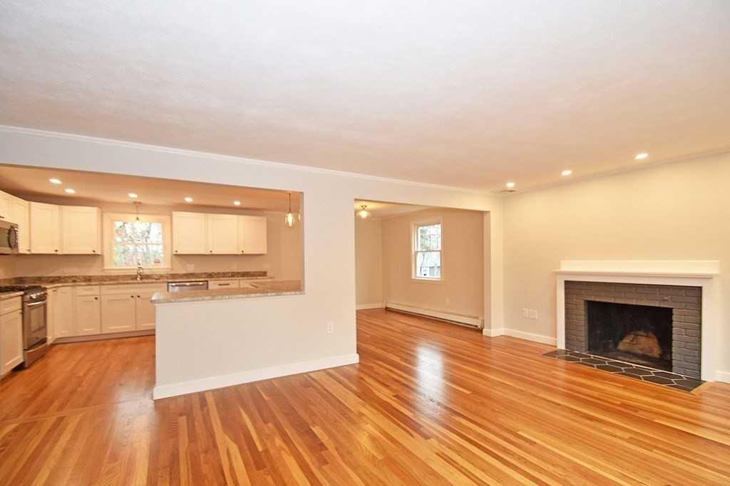 16 Croydon Road Norwood, MA 02062 - Photo 6 of 19 Gallery Image 6