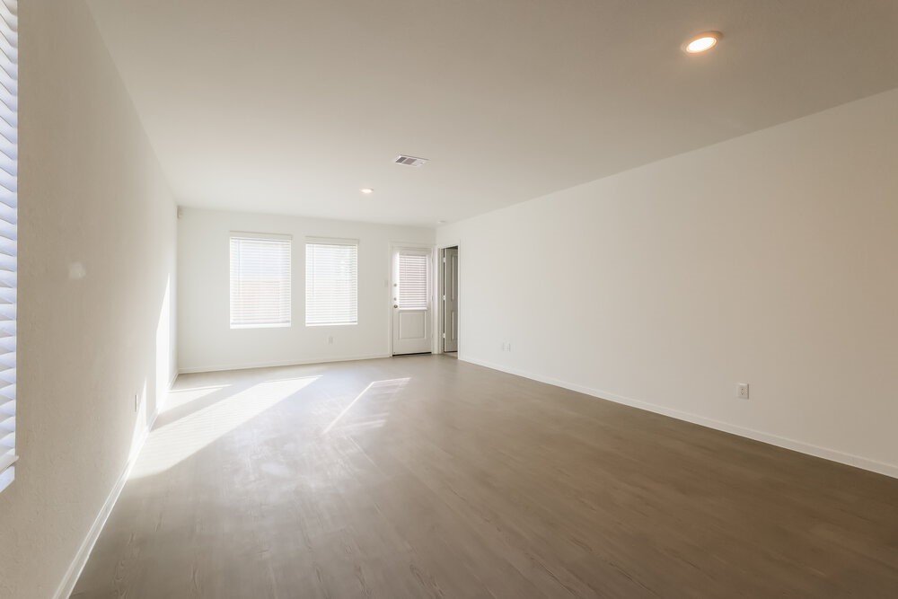 609 Craven Street Conroe, TX 77316 - Photo 3 of 16