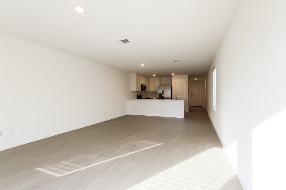 609 Craven Street Conroe, TX 77316 - Photo 4 of 16